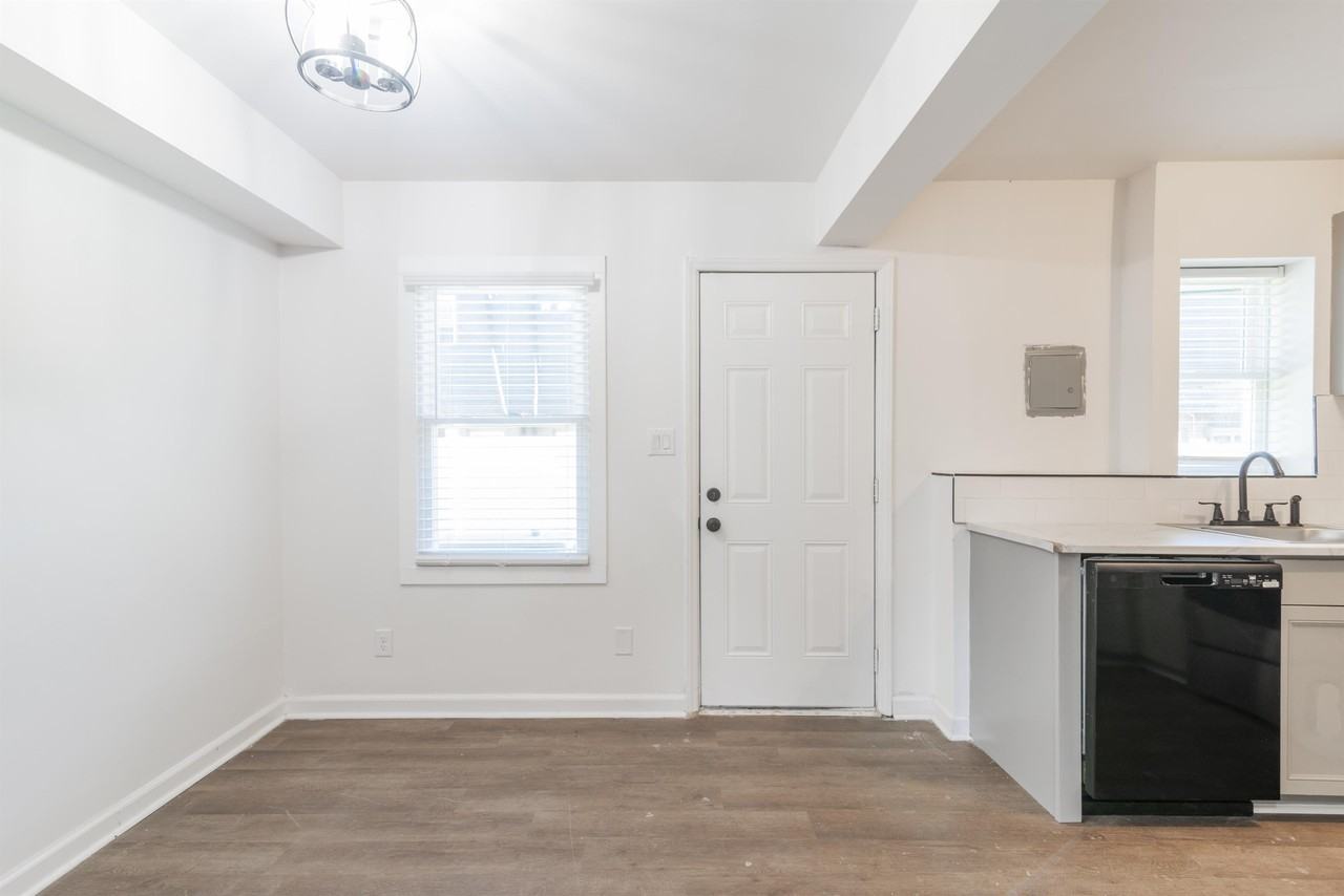 929 Cantwell Street (MU Realty LLC) - Photo 5 of 50