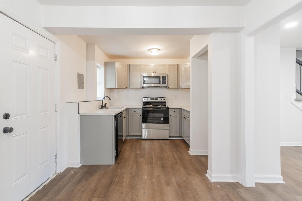 929 Cantwell Street (MU Realty LLC) - Photo 6 of 50