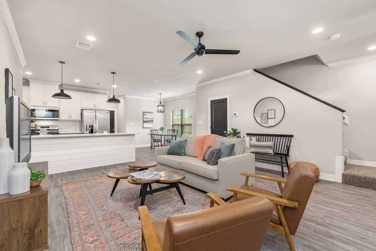 701 Turner - Photo 3 of 14