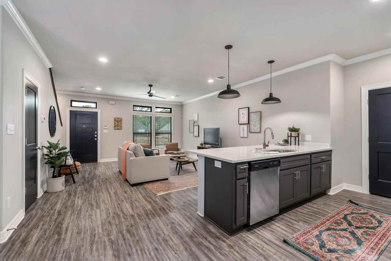 701 Turner - Photo 7 of 14