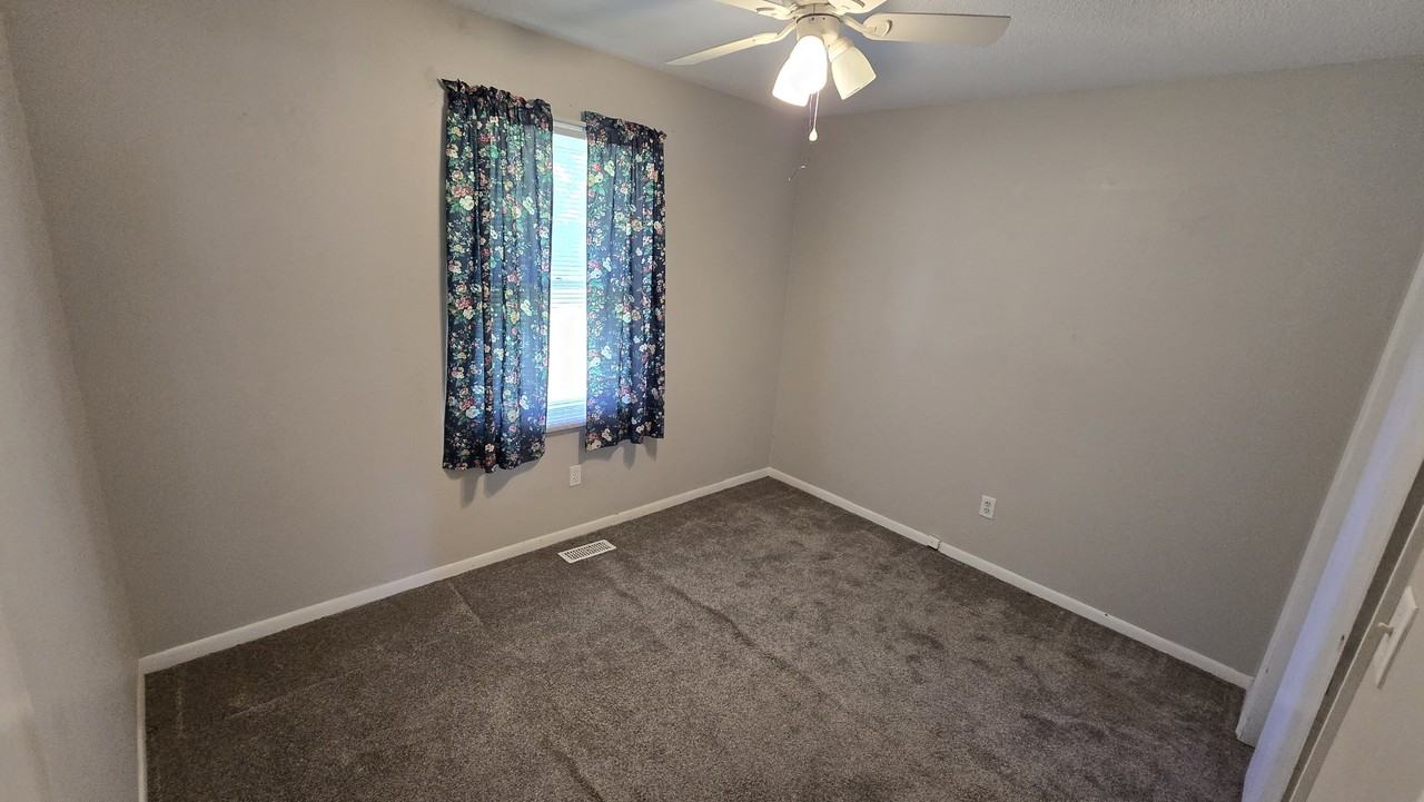 928 Emma Ave - Photo 2 of 9