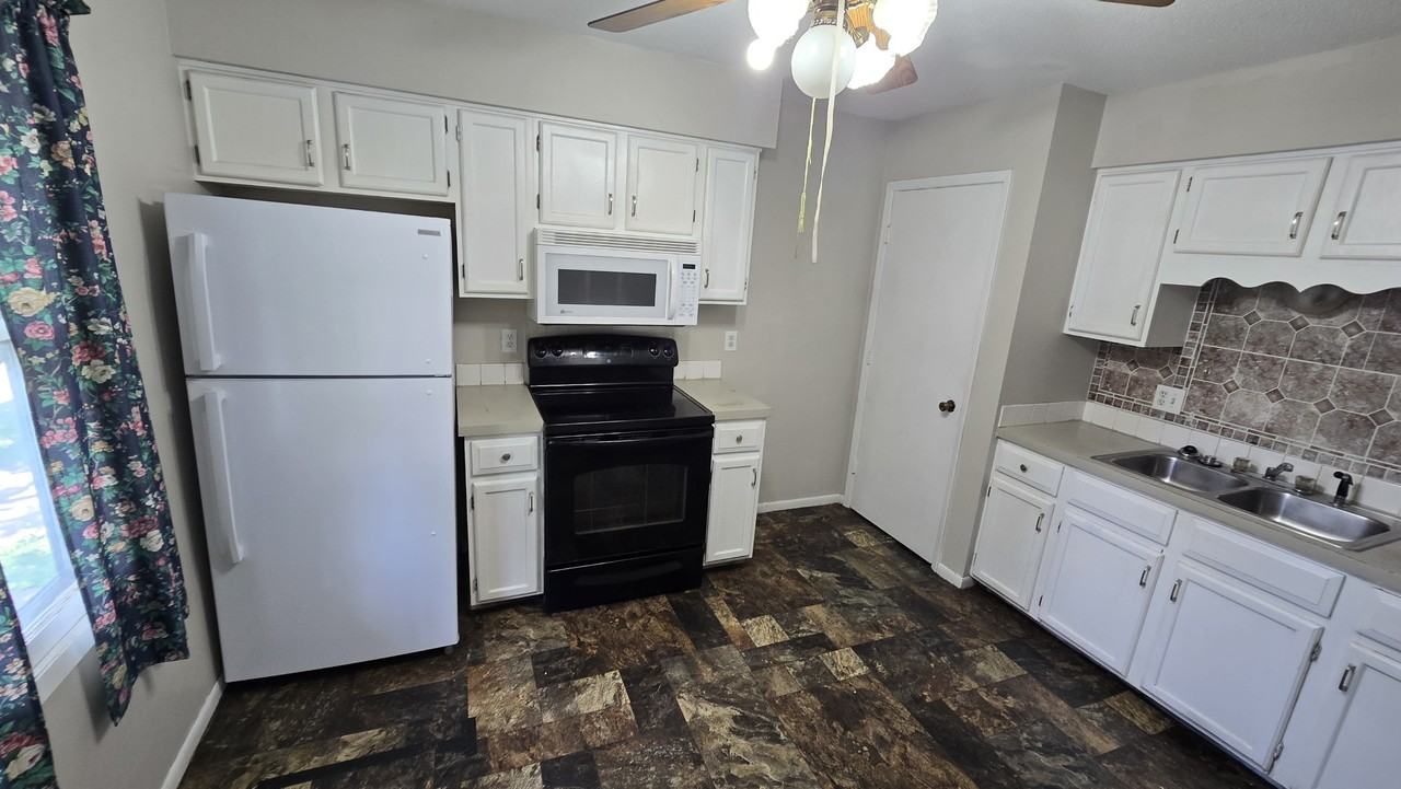 928 Emma Ave - Photo 3 of 9