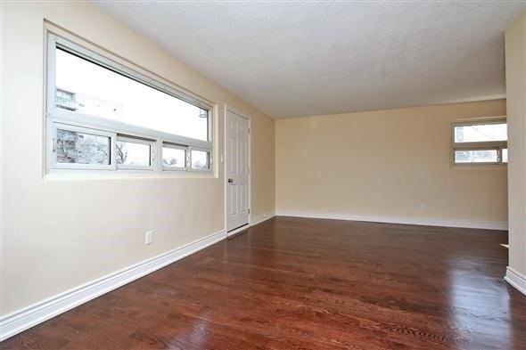 118 Bloor St W - Photo 2 of 6