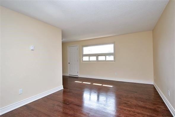 118 Bloor St W - Photo 3 of 6