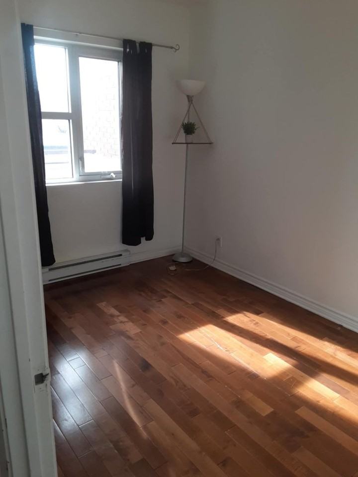 Rue Wellington #302 - Photo 2 of 7