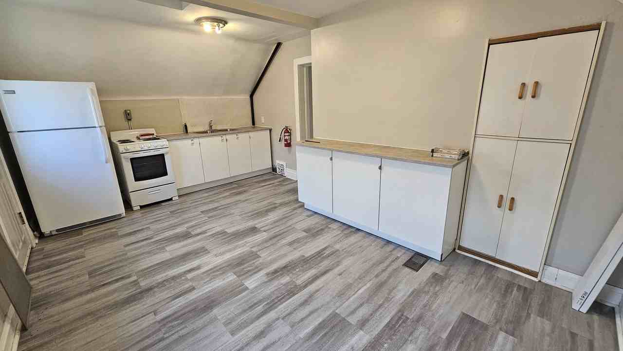 244 Bertrand St - Photo 4 of 9