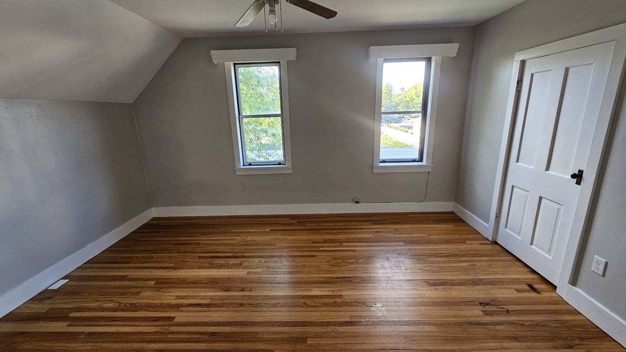 244 Bertrand St - Photo 5 of 9