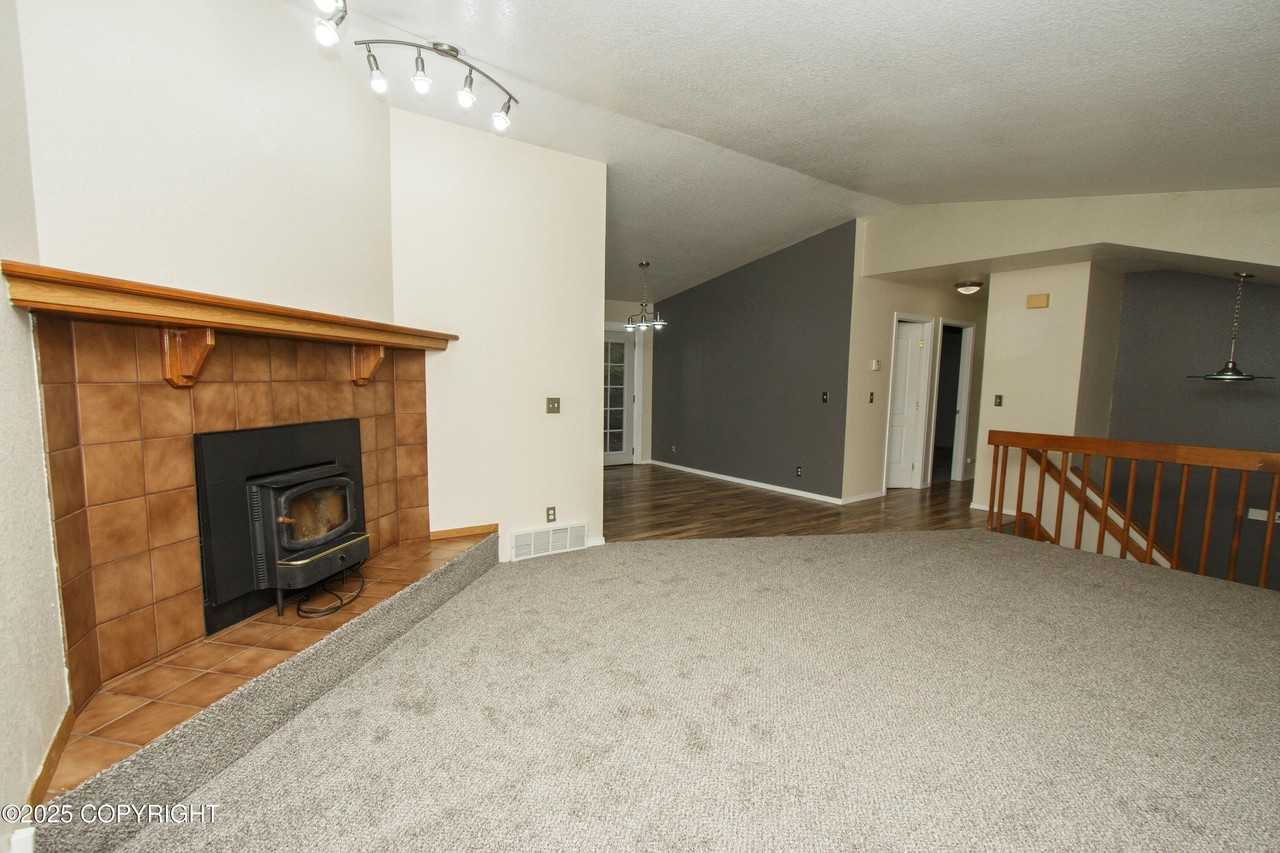 9216 Cam Island Cir - Photo 4 of 33