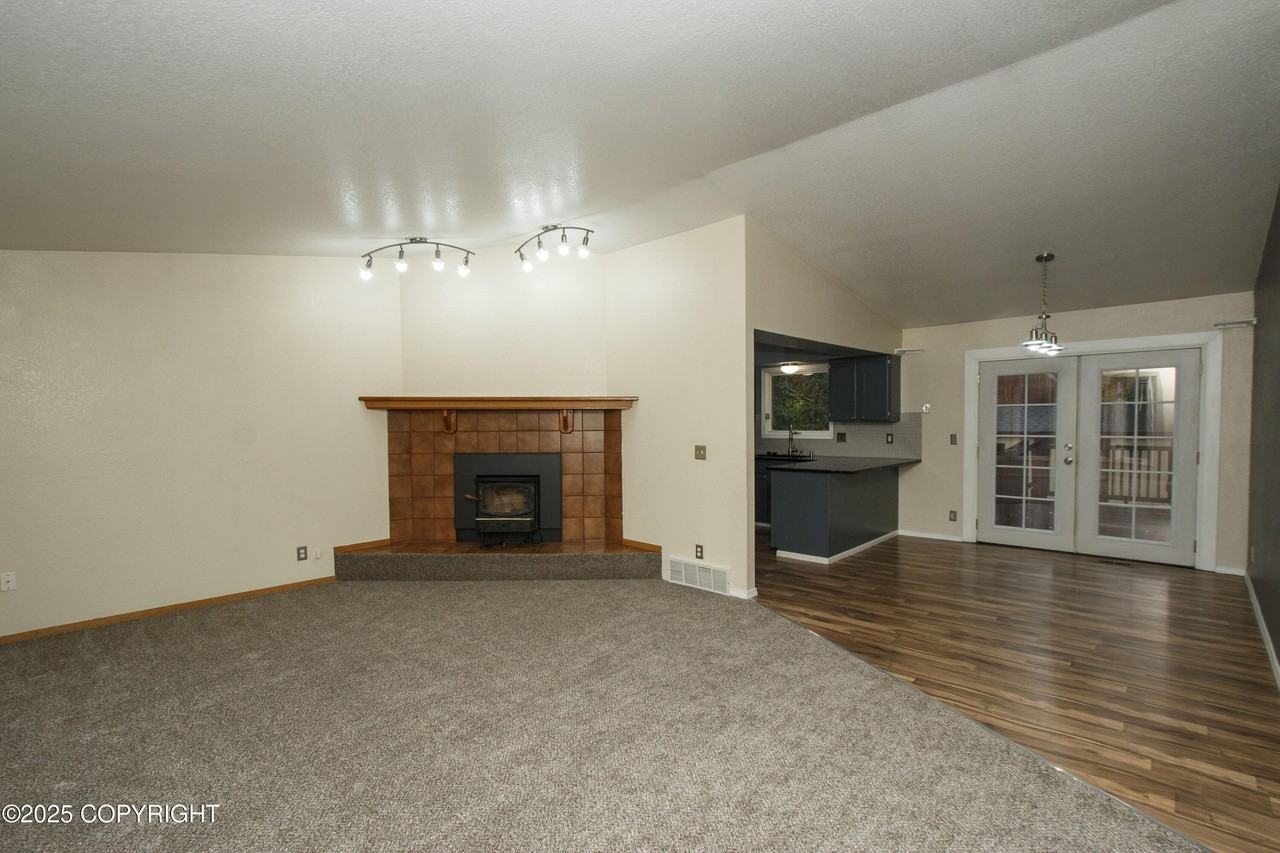 9216 Cam Island Cir - Photo 6 of 33