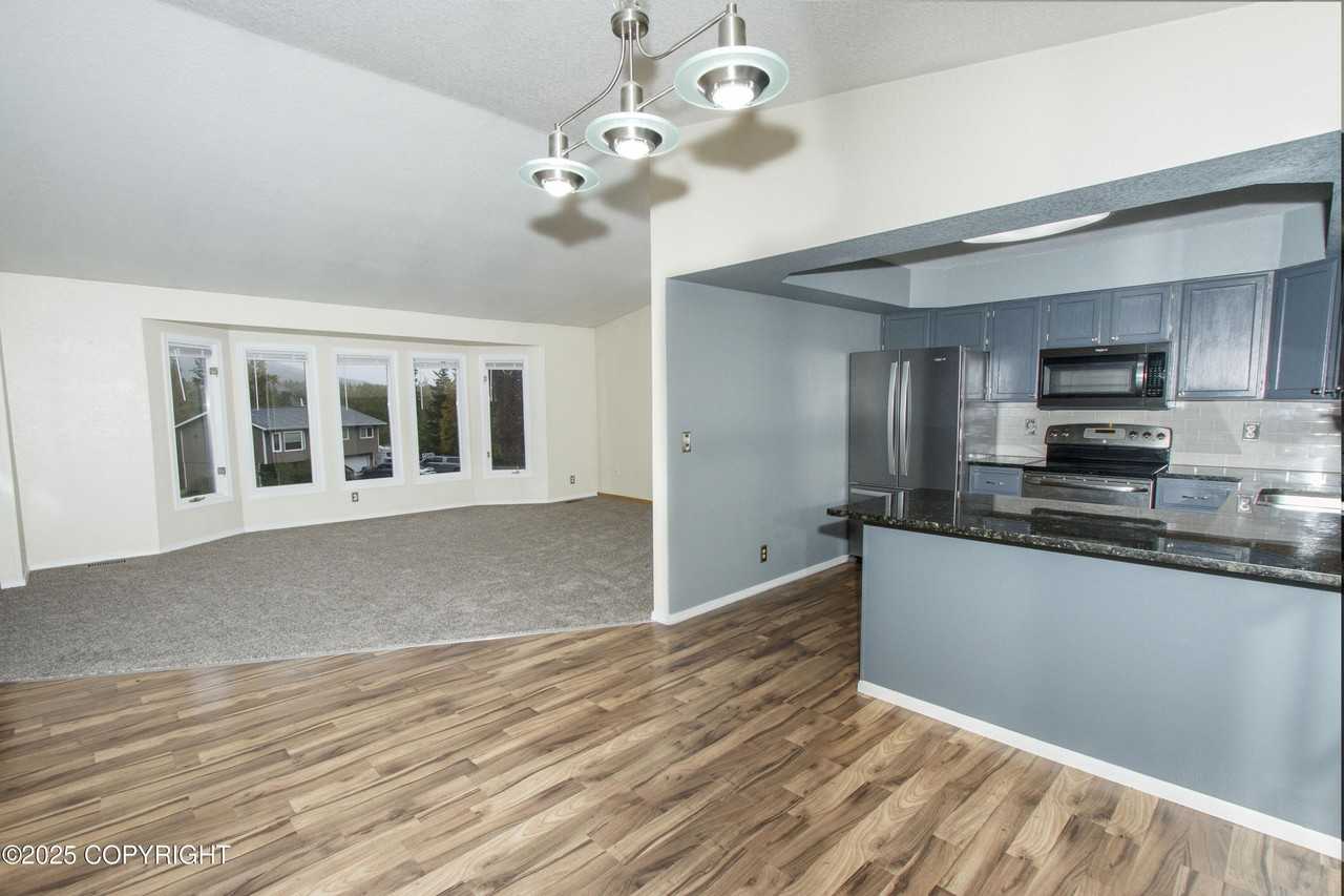 9216 Cam Island Cir - Photo 7 of 33