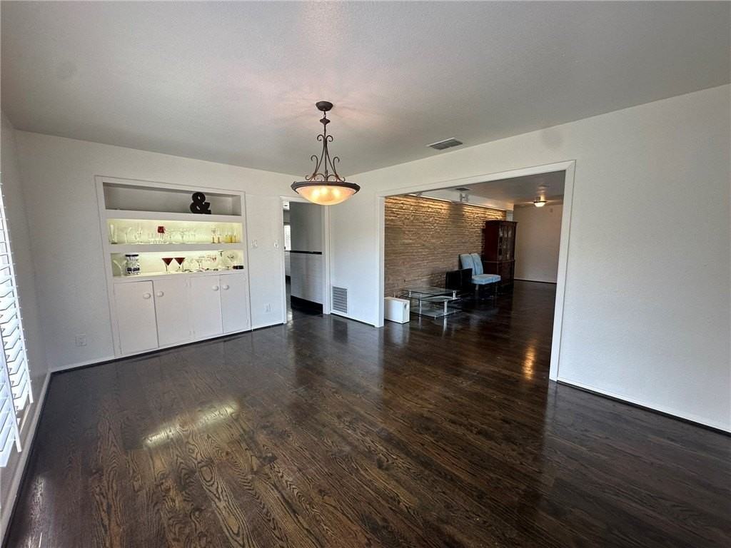 301 Bermuda Pl - Photo 5 of 34