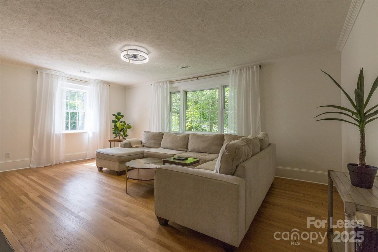 516 West King Street - Photo 4 of 17