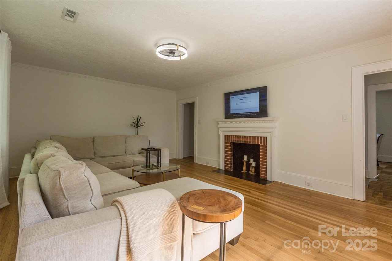 516 West King Street - Photo 5 of 17