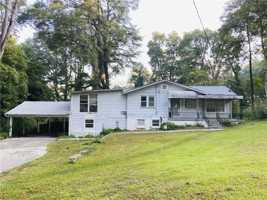 featured image of 418 Holly Dr Se