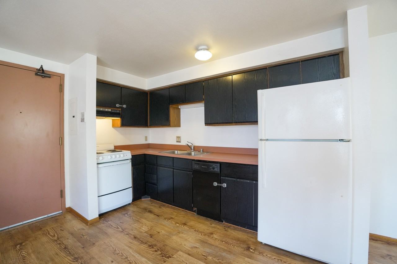 412 W Main St - Photo 6 of 50