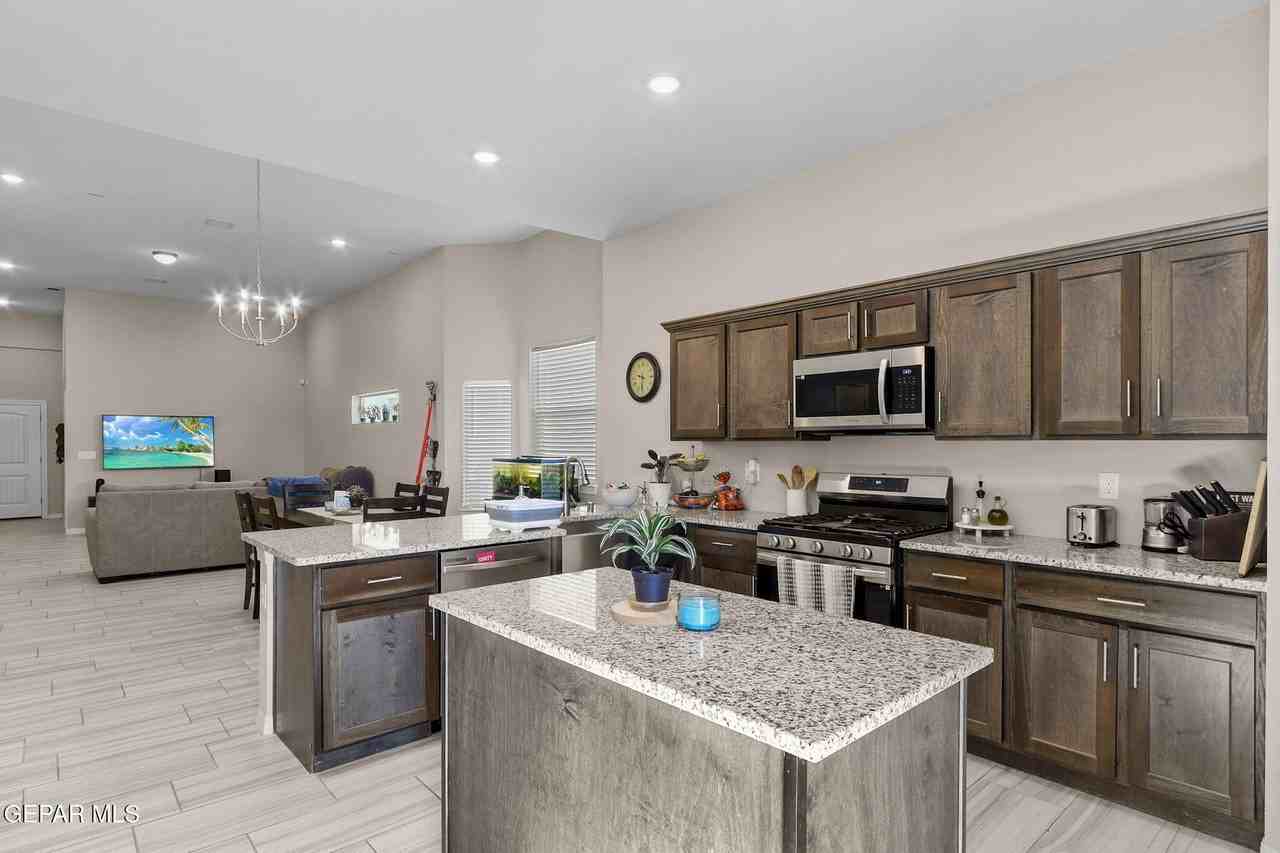 325 Fray Olguin Ct - Photo 5 of 17