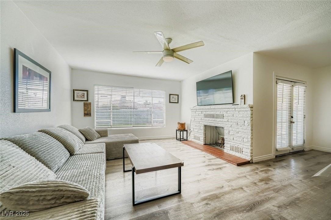 1711 S 6th St - Photo 3 of 27