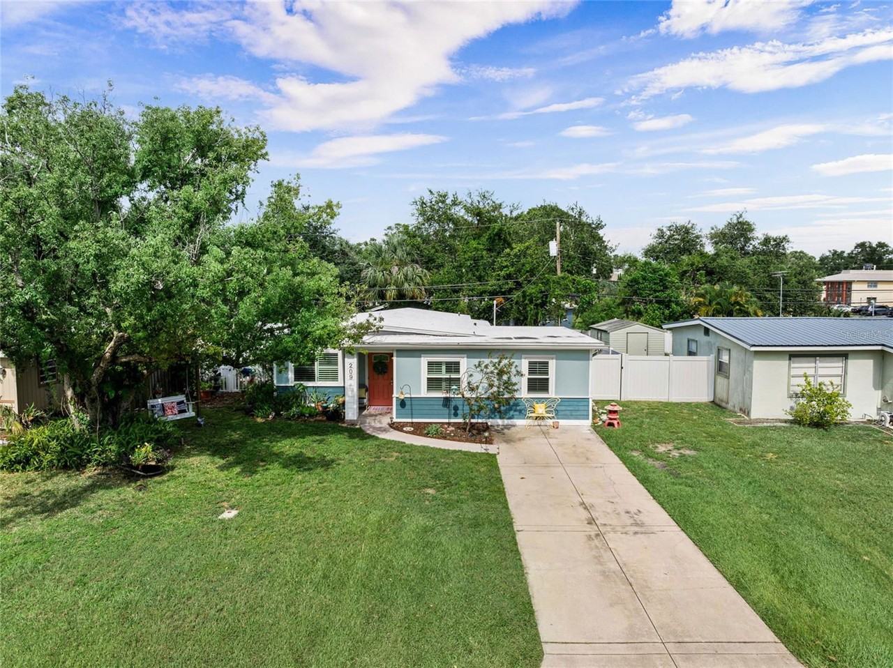 209 Emerald Ln - Photo 2 of 8