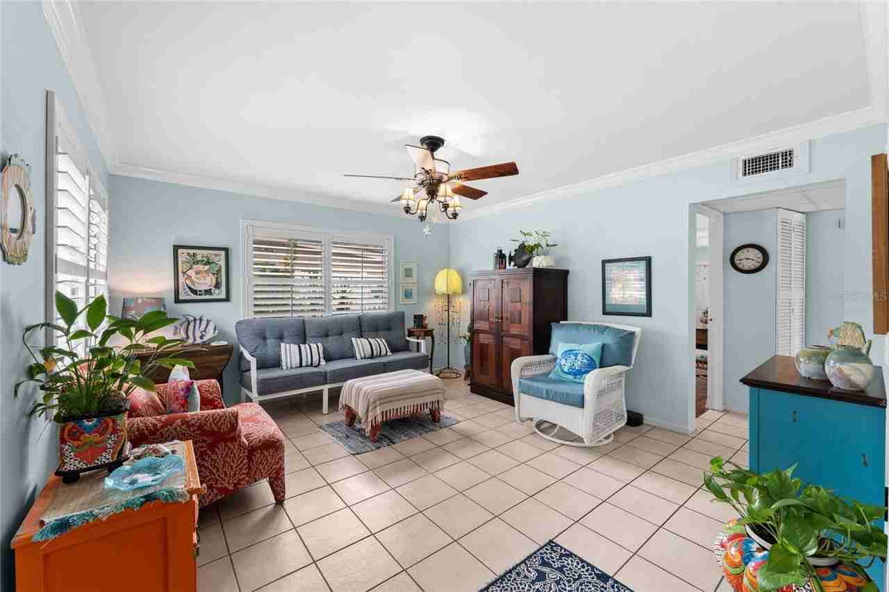 209 Emerald Ln - Photo 3 of 8