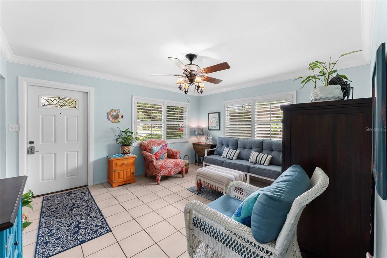 209 Emerald Ln - Photo 5 of 8