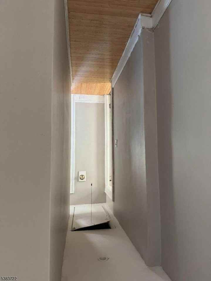 375 Tower Street - Photo 2 of 11