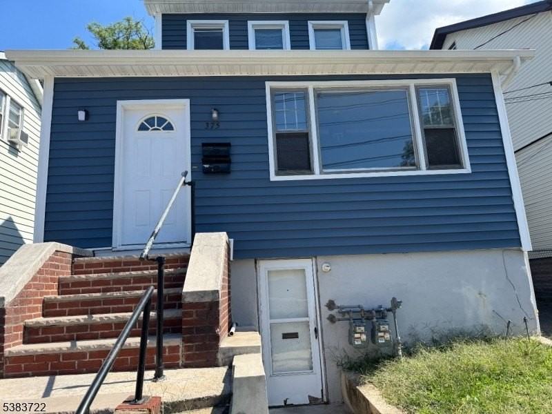 375 Tower Street - Photo 3 of 11