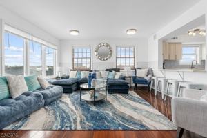 featured image of 129 Franklin Ave Unit B #B