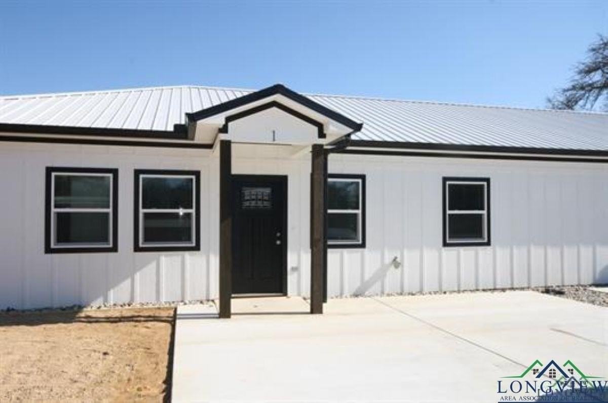 1613 Apricot Rd - Photo 2 of 14