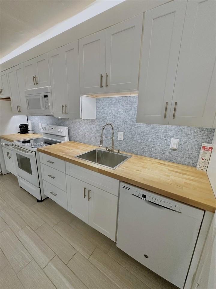 2201 Northeast 66th Street #1301 - Photo 7 of 20