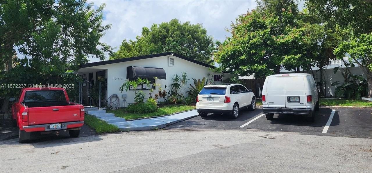 1940 Ne 31st Ct - Photo 2 of 45