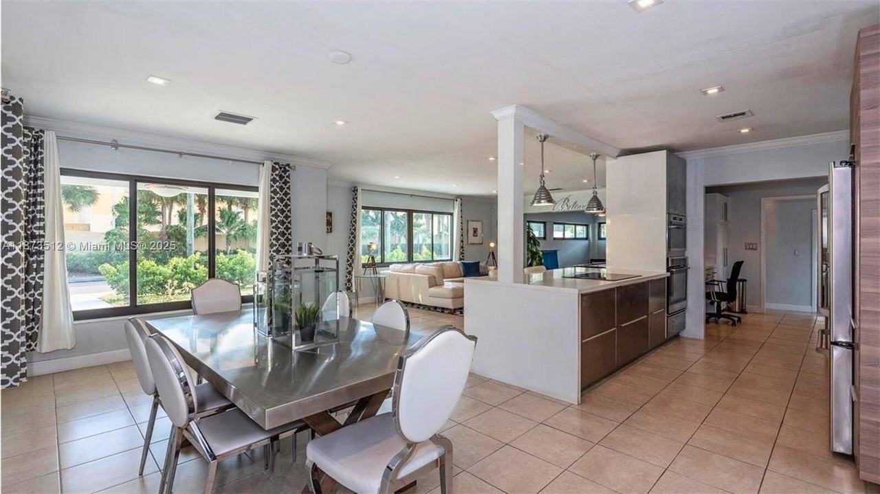 201 Ne 26th Ave - Photo 3 of 13