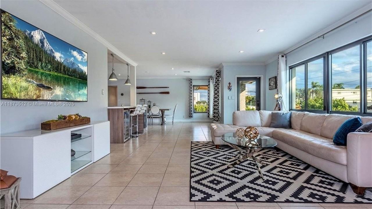 201 Ne 26th Ave - Photo 4 of 13