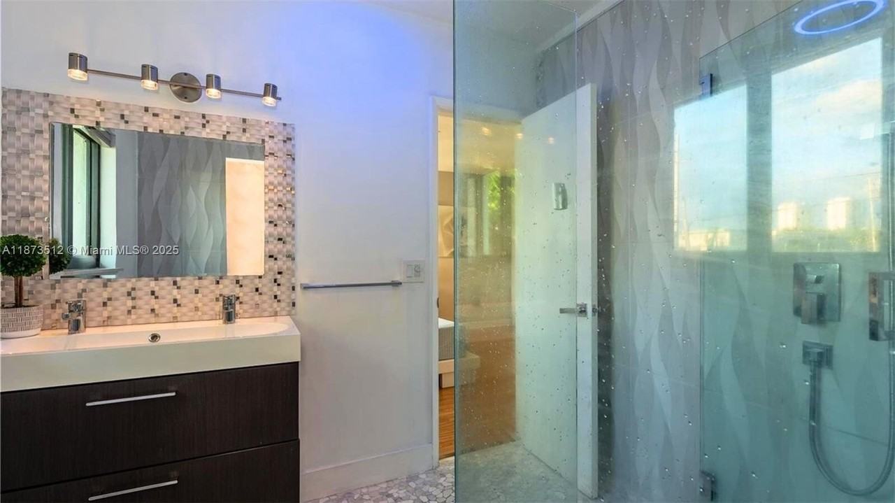 201 Ne 26th Ave - Photo 7 of 13