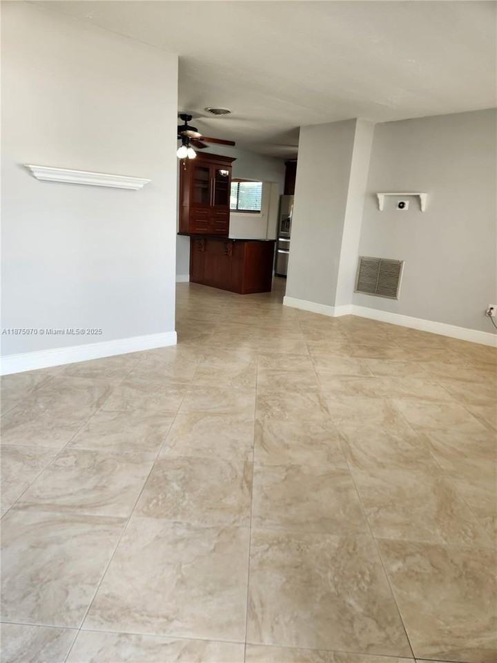 10990 Sw 57th St #10990 - Photo 7 of 48