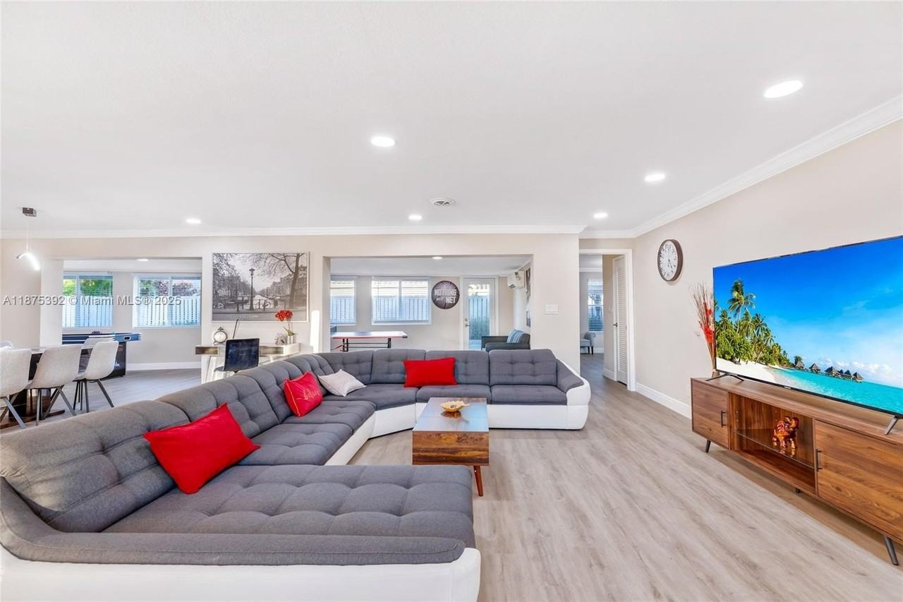 5740 Ne 19th Ave - Photo 2 of 49