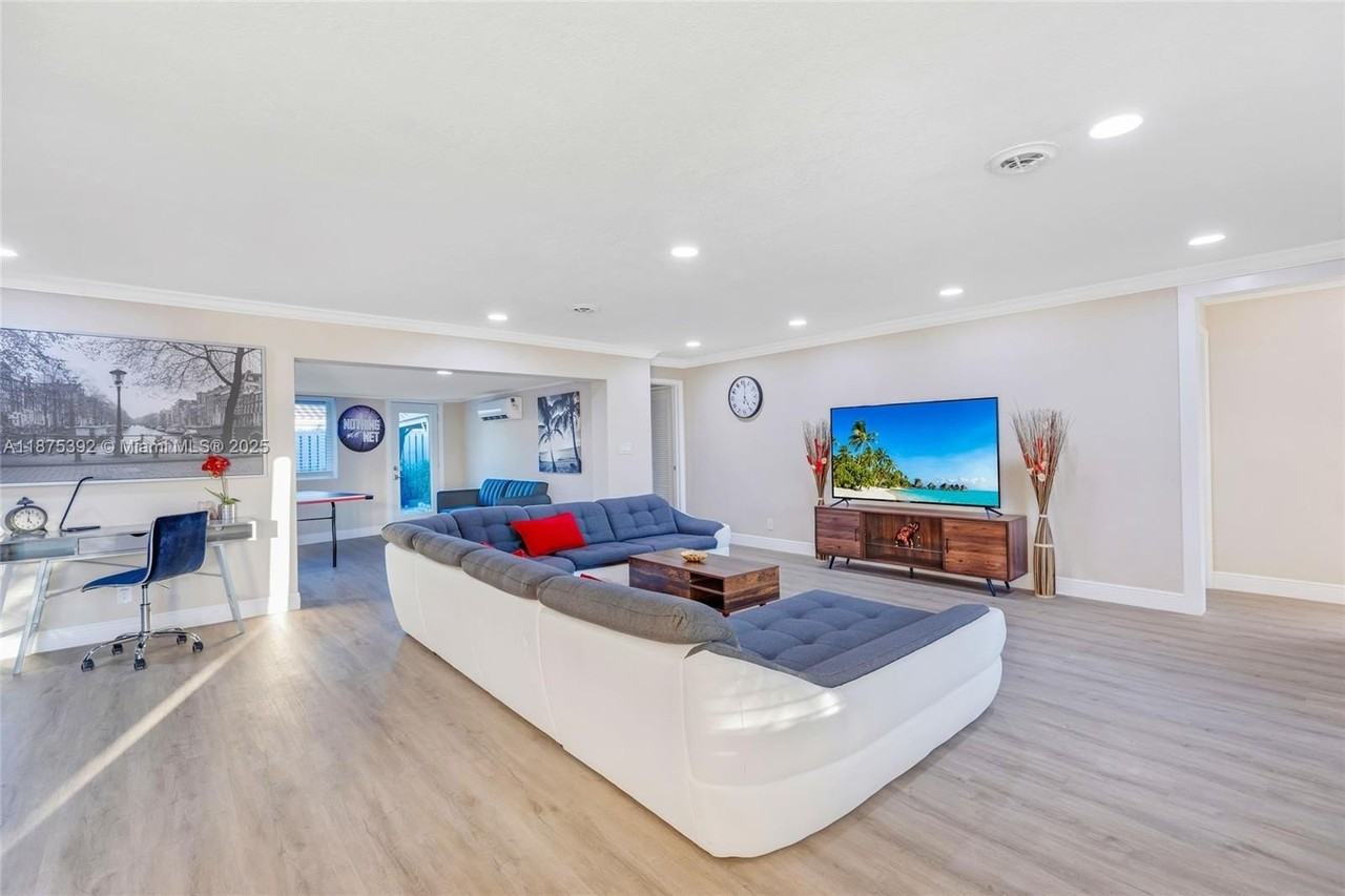 5740 Ne 19th Ave - Photo 3 of 49