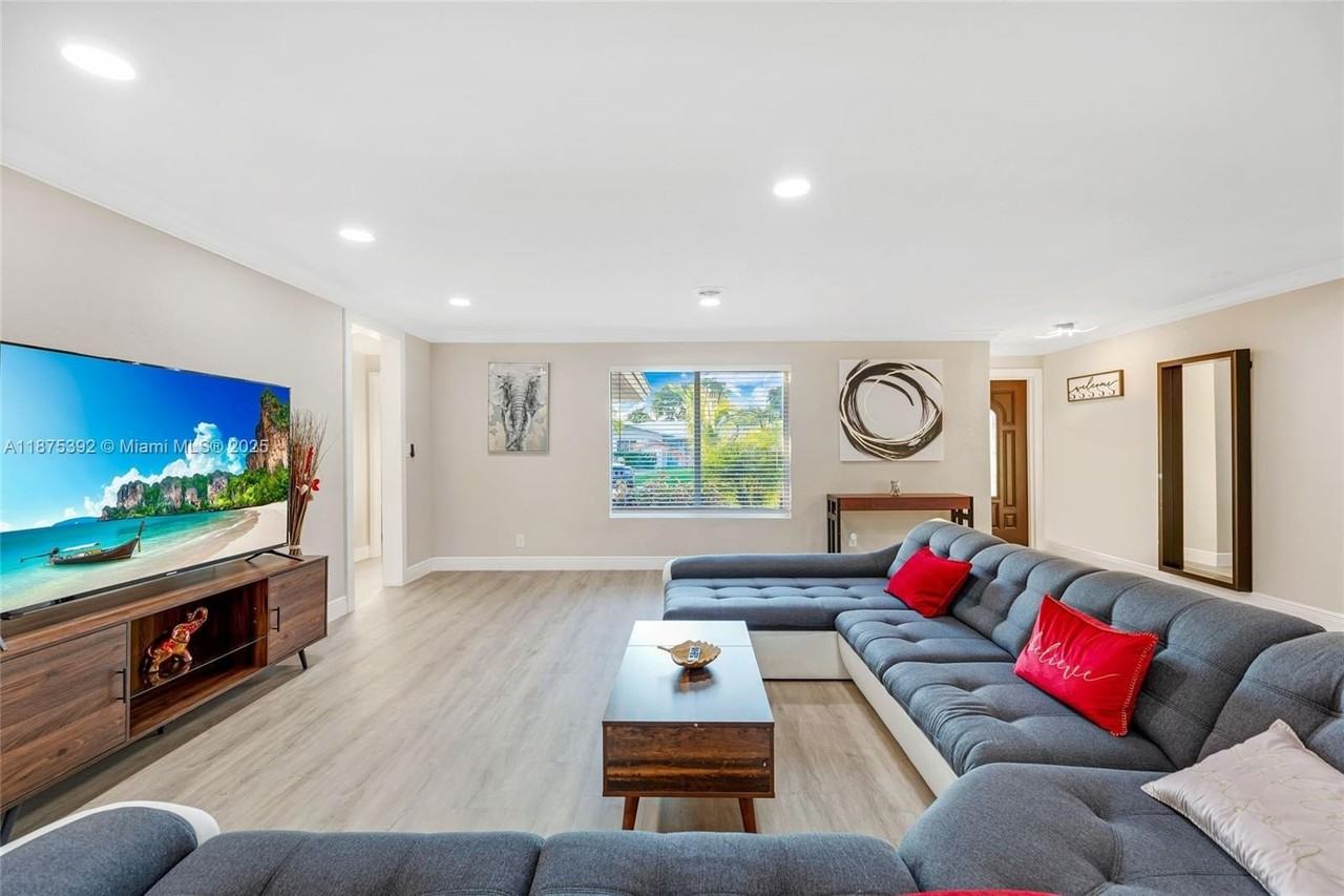 5740 Ne 19th Ave - Photo 4 of 49