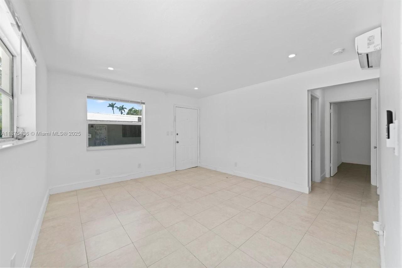 2457 Ne 183rd St #2457 - Photo 3 of 16