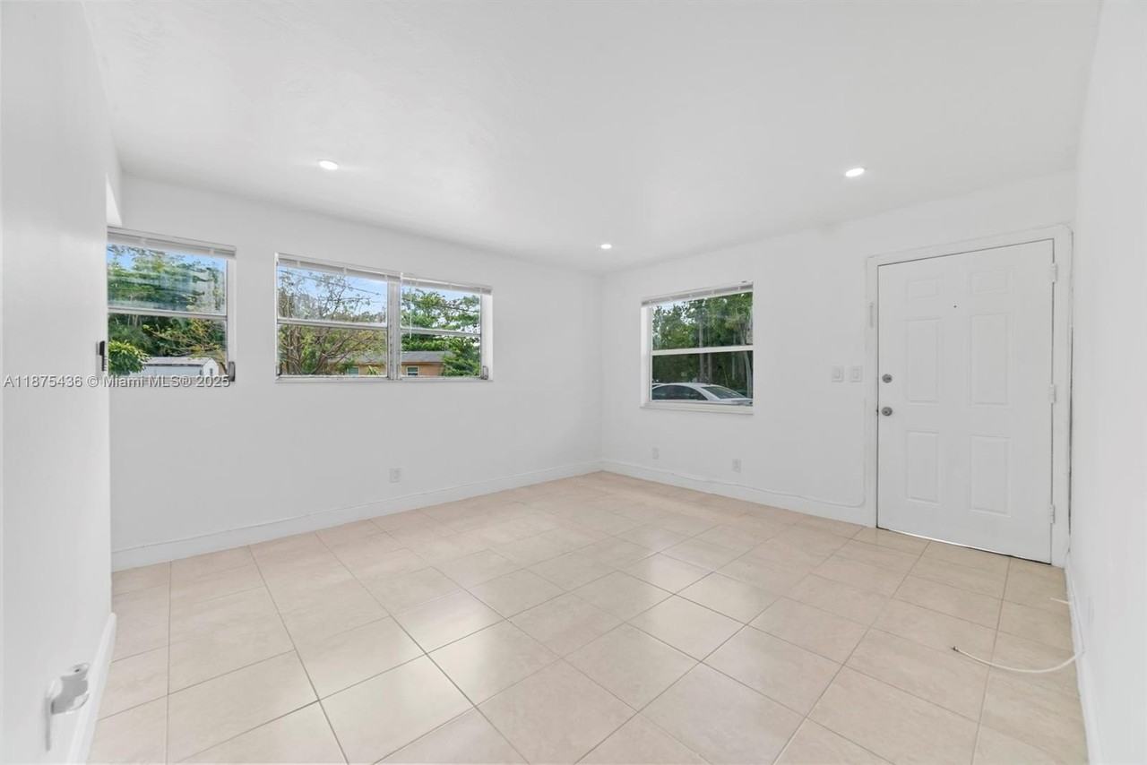 2457 Ne 183rd St #2457 - Photo 6 of 16