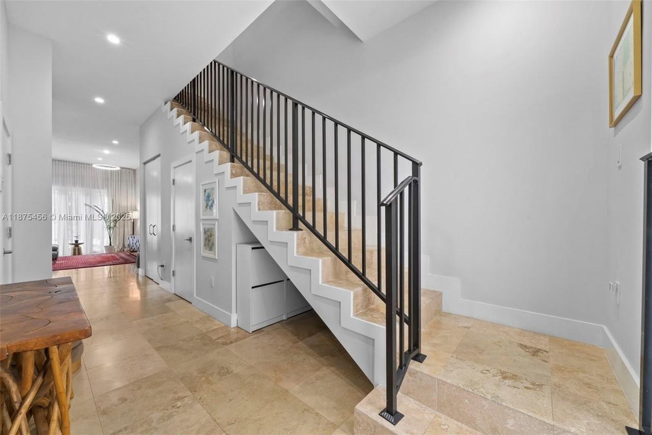 3506 Ne 166th St #4 - Photo 5 of 50