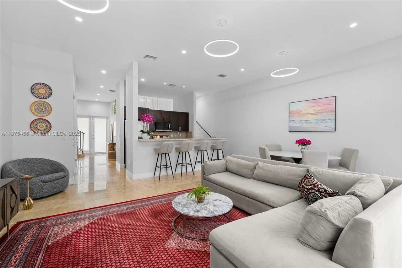 3506 Ne 166th St #4 - Photo 6 of 50