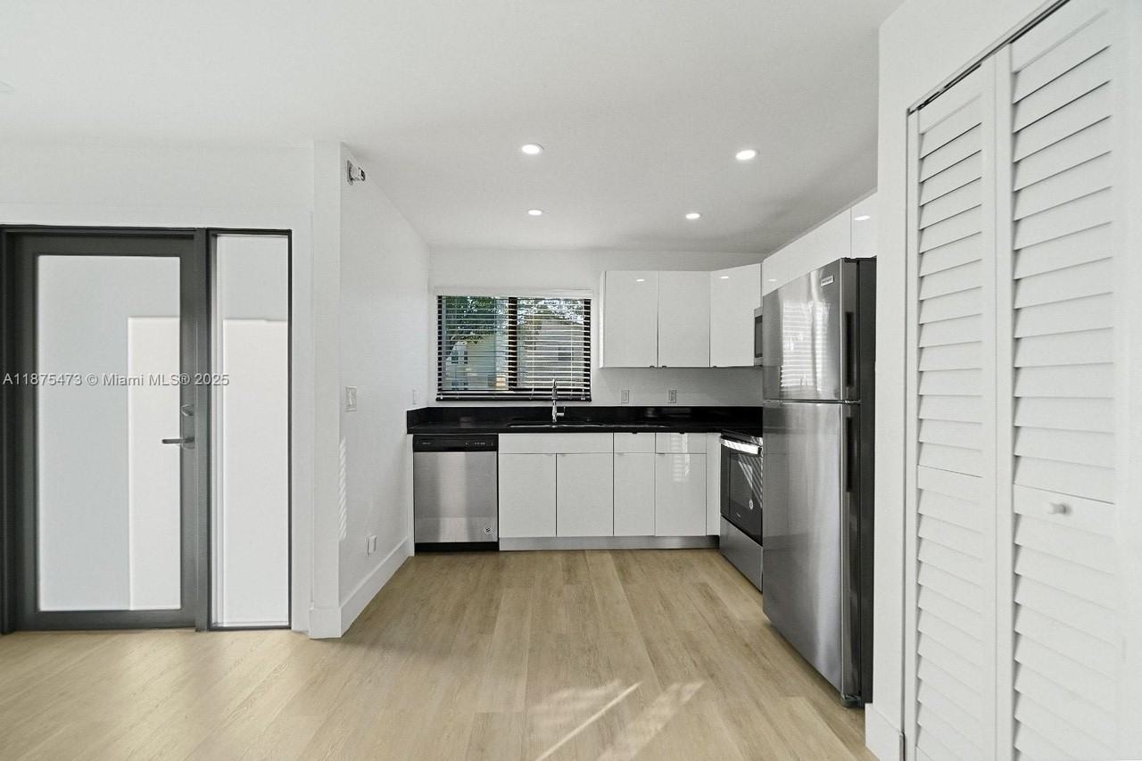 4323 Nw 115th Ave - Photo 2 of 14