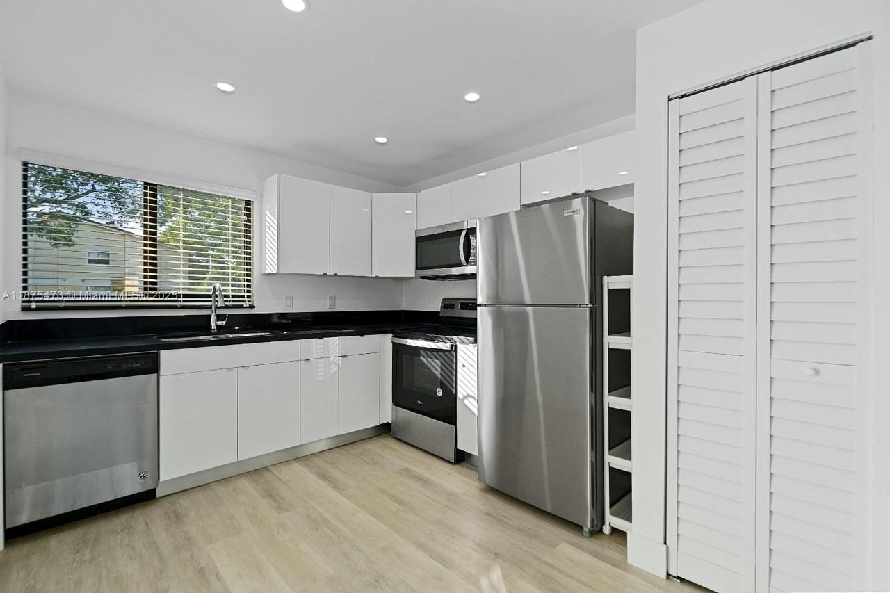 4323 Nw 115th Ave - Photo 3 of 14