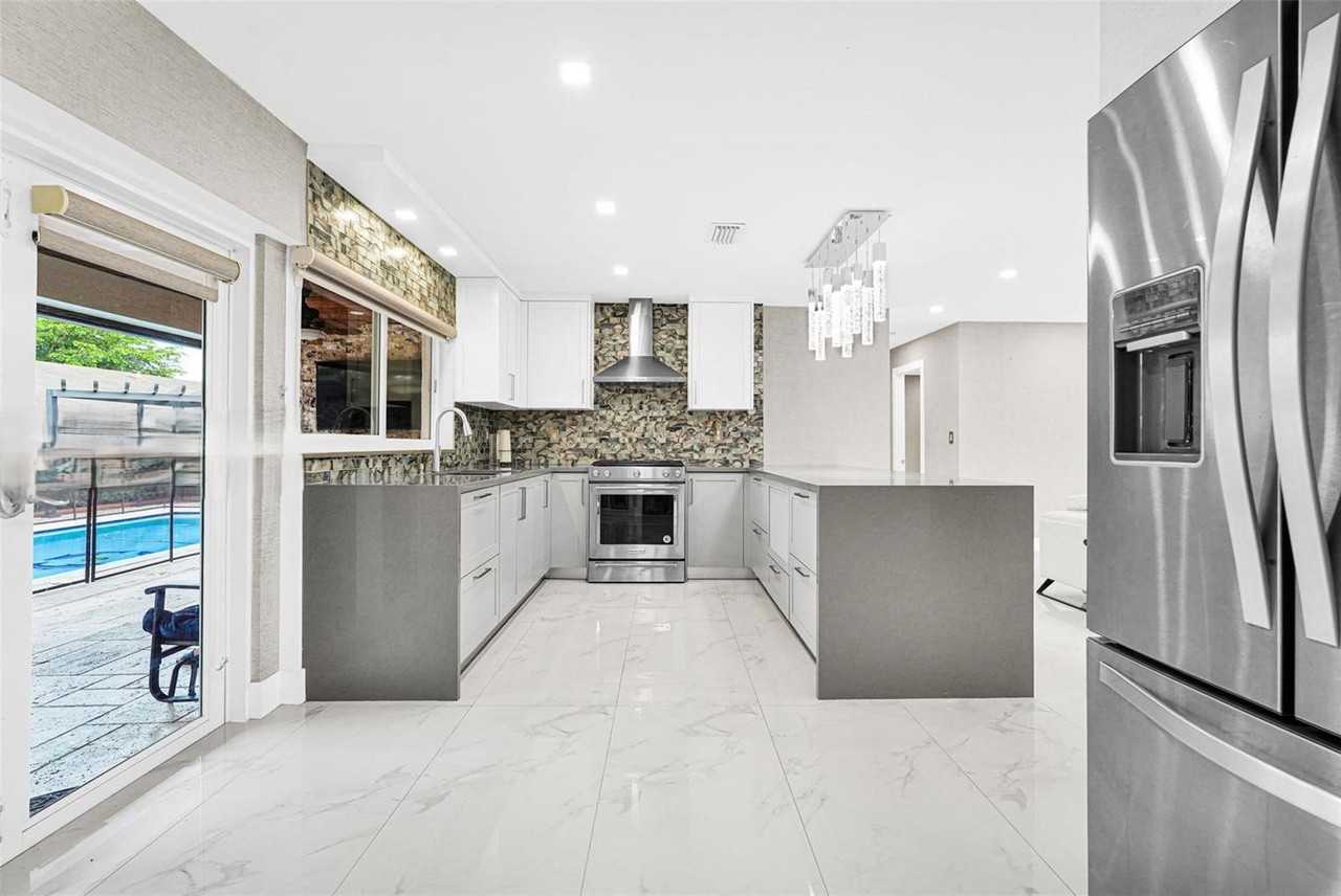 Sw 133rd Ct #4225 - Photo 4 of 8