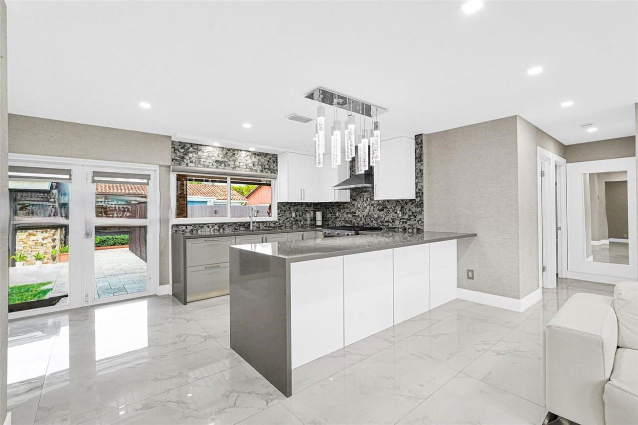 Sw 133rd Ct #4225 - Photo 6 of 8