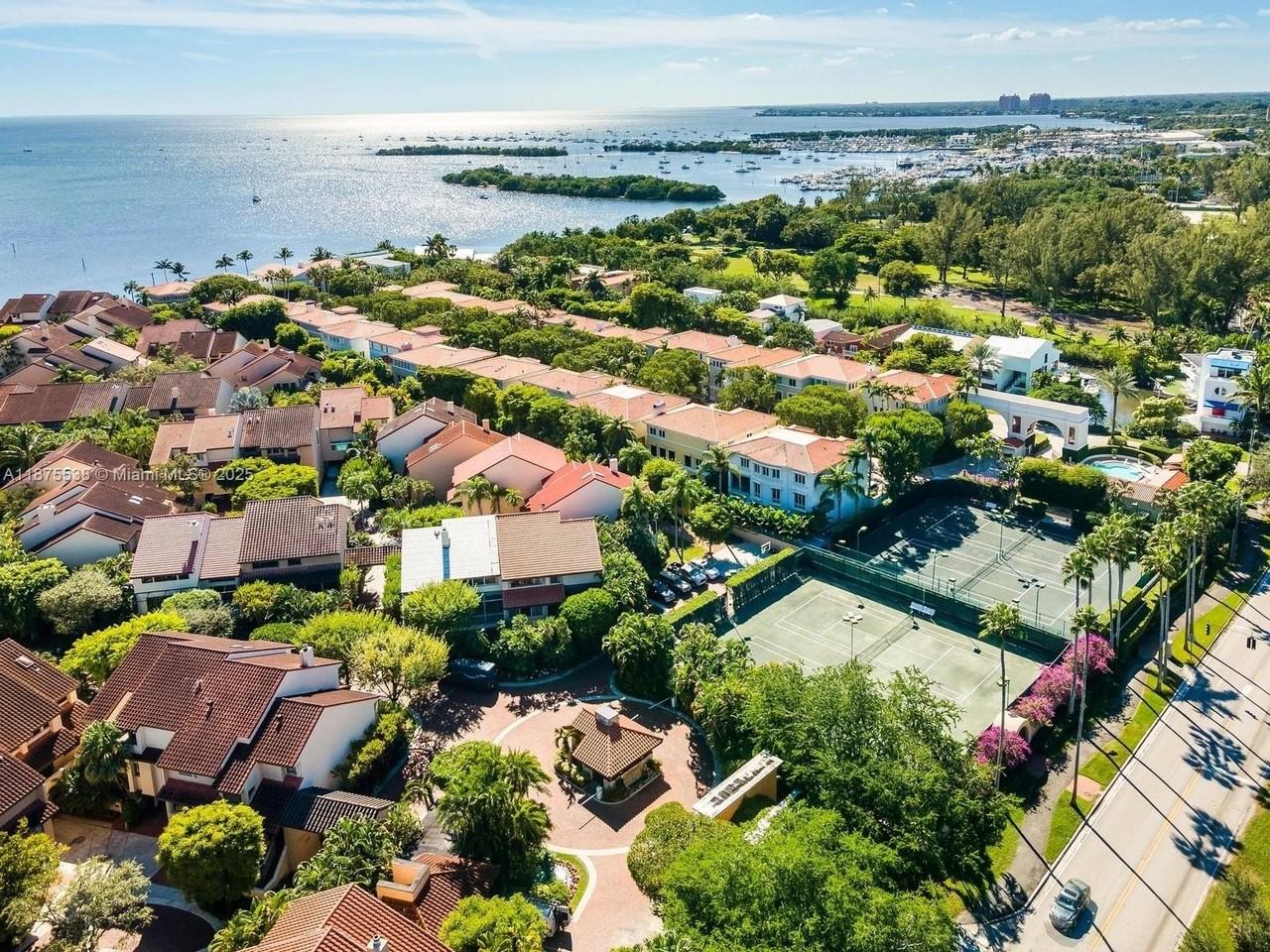 2000 S Bayshore Dr #61 - Photo 5 of 42