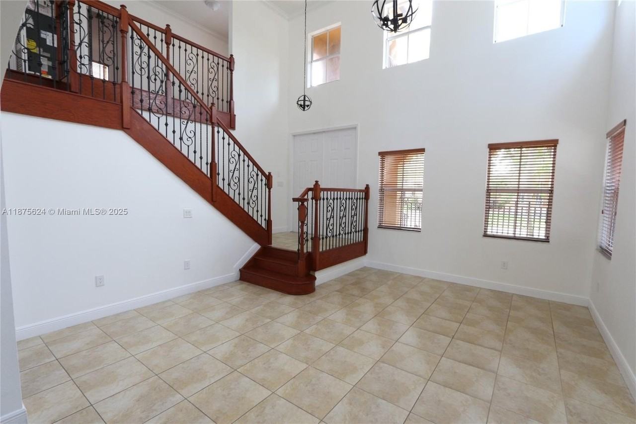 15449 Sw 31st Ln - Photo 2 of 34