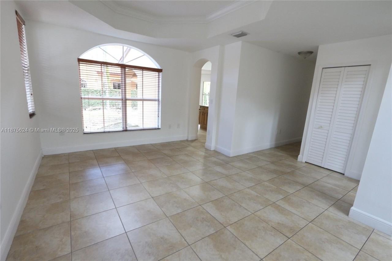 15449 Sw 31st Ln - Photo 3 of 34