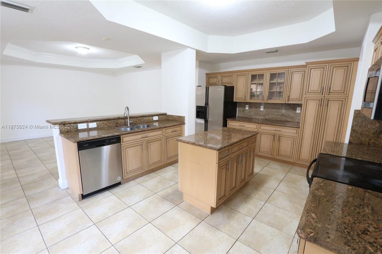 15449 Sw 31st Ln - Photo 5 of 34