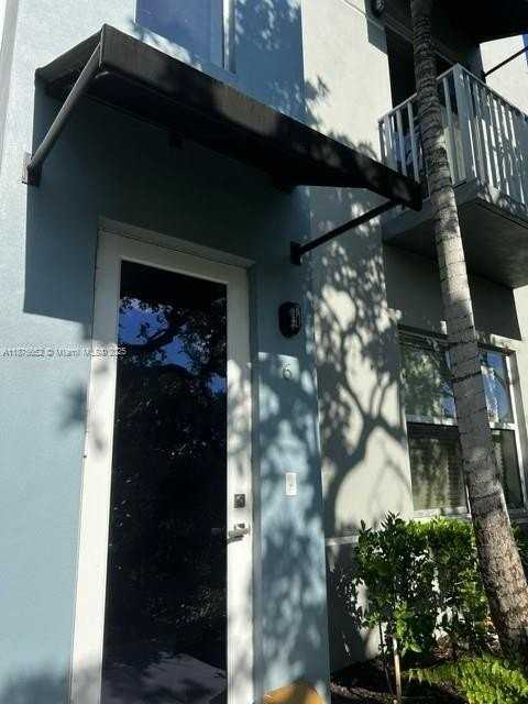 440 Northeast 35th Court #6 - Photo 2 of 19